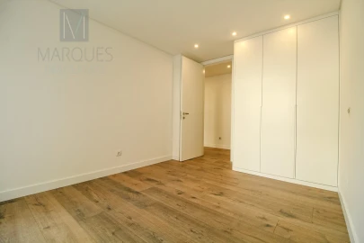 Apartamento T5 para Venda em Laranjeiro e Feijó