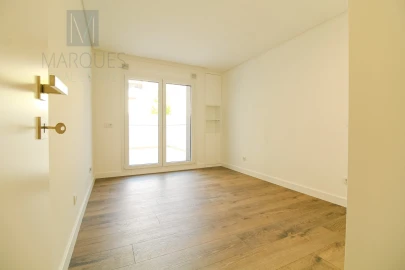 Apartamento T5 para Venda em Laranjeiro e Feijó