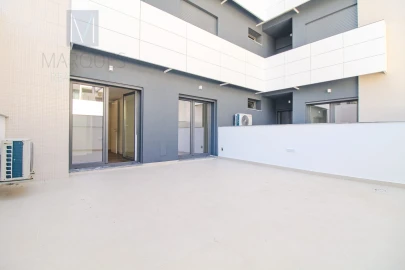 Apartamento T5 para Venda em Laranjeiro e Feijó