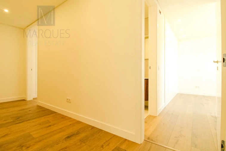 Apartamento T5 para Venda em Laranjeiro e Feijó Foto 9