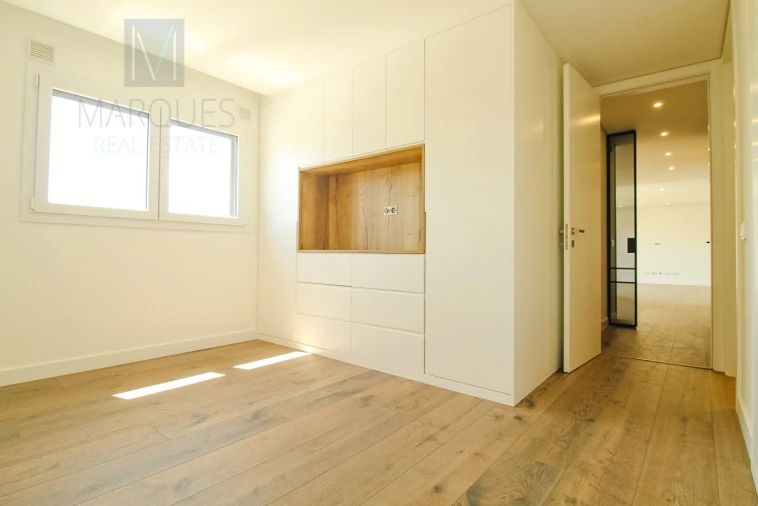 Apartamento T5 para Venda em Laranjeiro e Feijó Foto 11