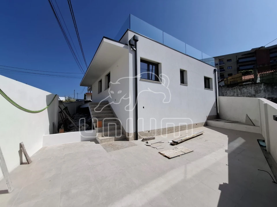 Moradia T3 para Venda em Areosa Foto 1