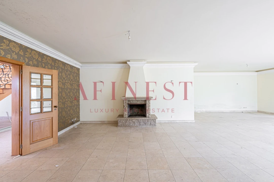 Moradia T7 para Venda em Bucelas Foto 10