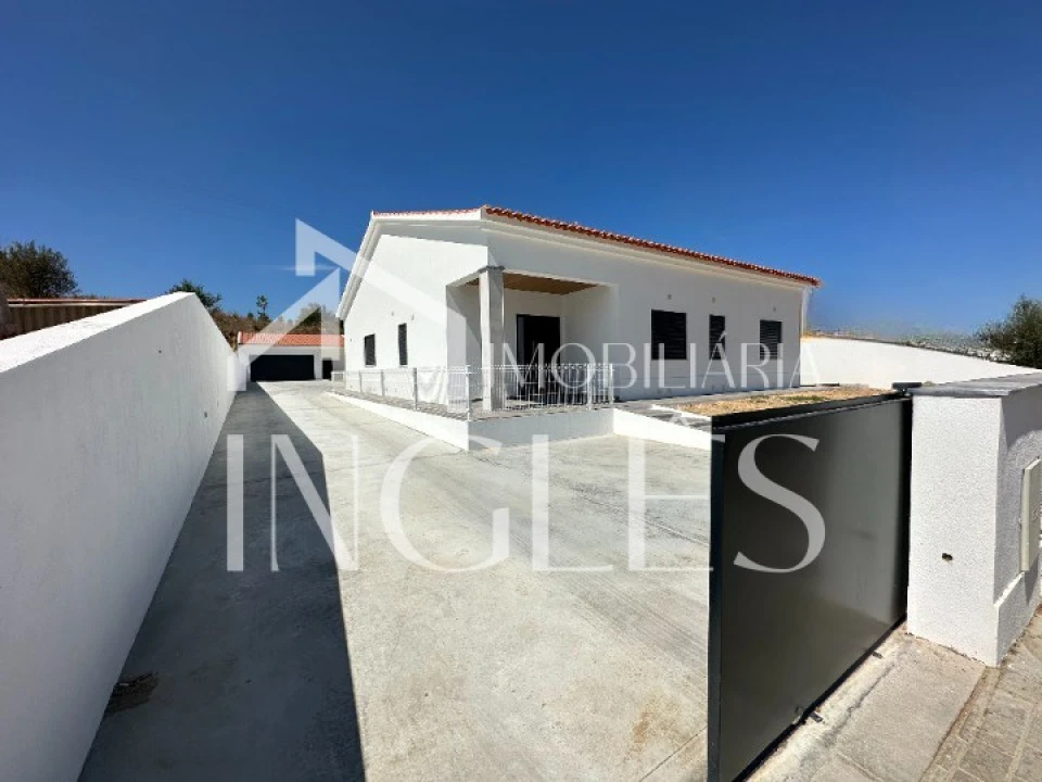 Moradia T3 para Venda em Fazendas de Almeirim Foto 1