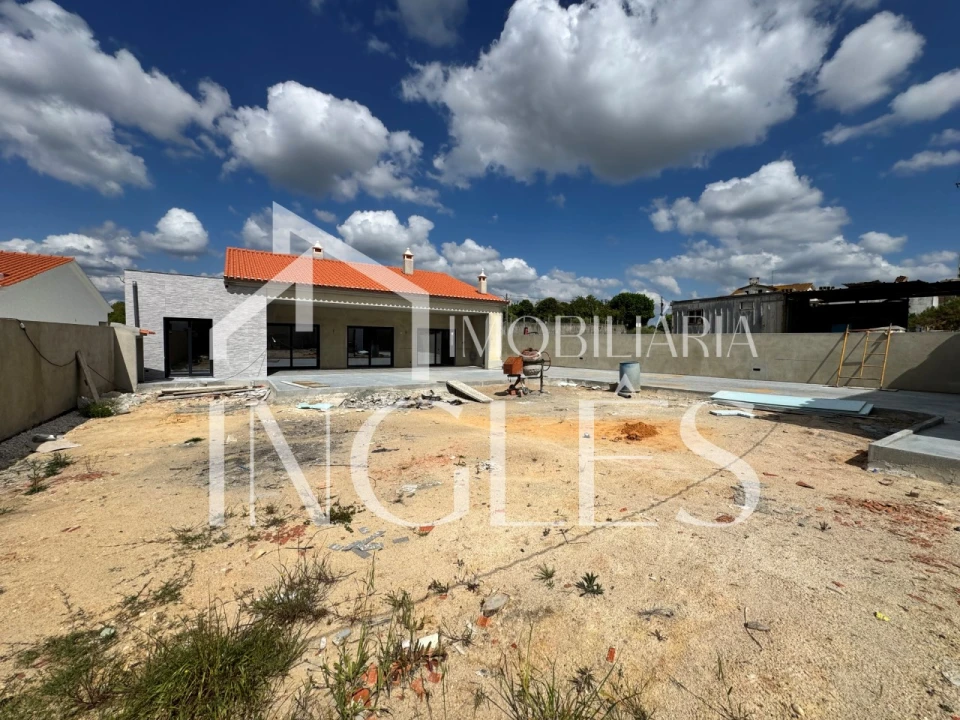 Moradia T3 para Venda em Fazendas de Almeirim Foto 37