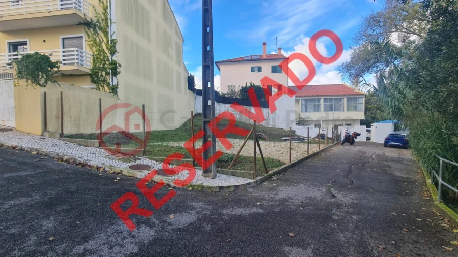 Terreno para Venda em Pontinha e Famões