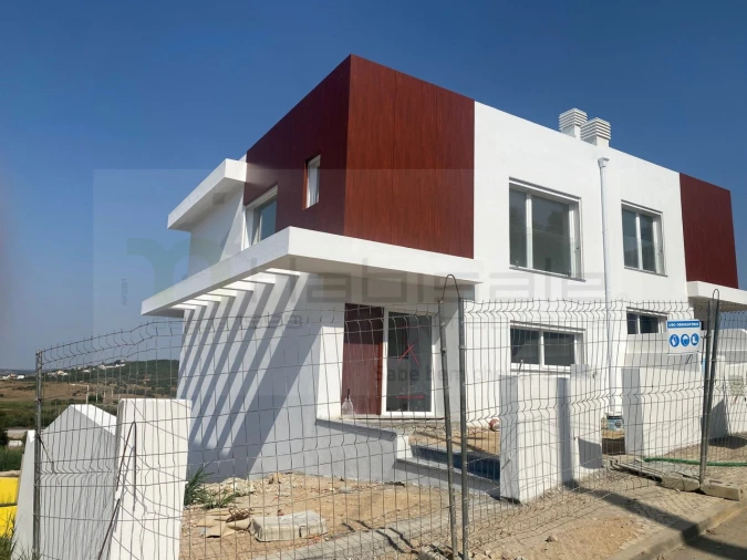 Moradia T3 para Venda em Almargem do Bispo, Pêro Pinheiro e Montelavar Foto 1