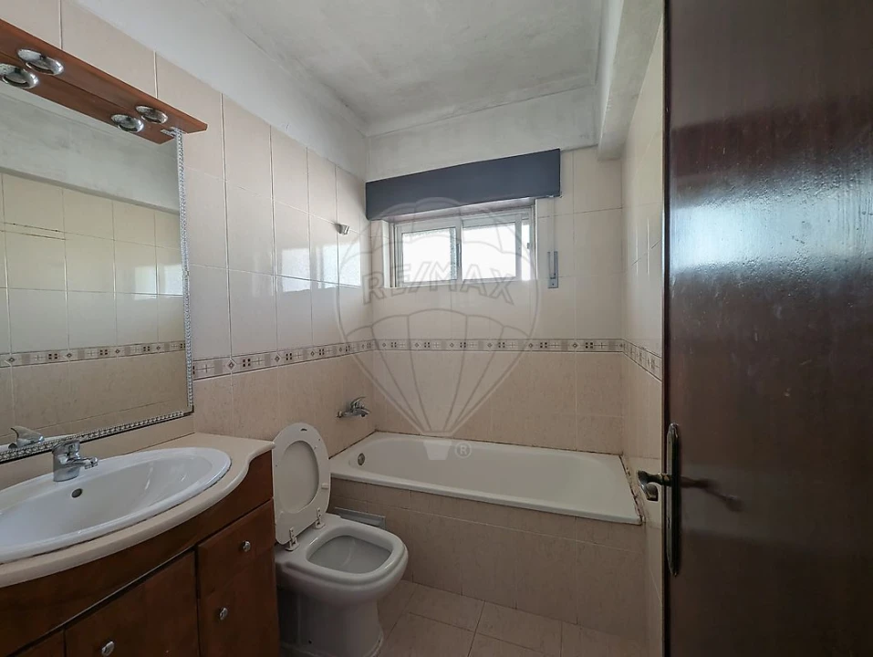 Apartamento T2 para Venda em Odivelas Foto 8