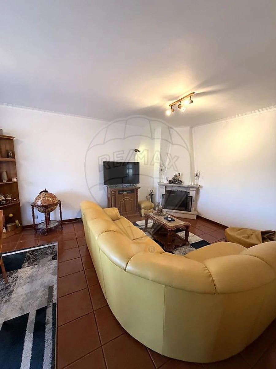 Apartamento T2 para Venda em Santa Maria de Lamas Foto 13