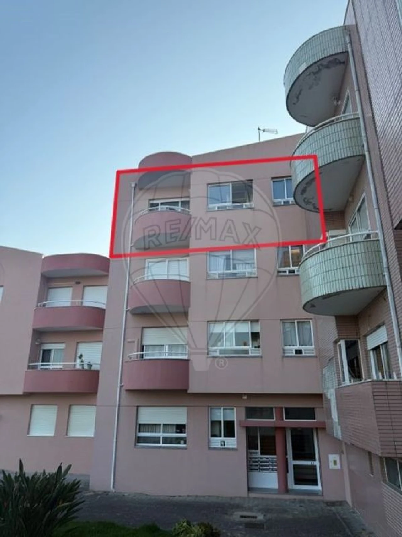Apartamento T2 para Venda em Santa Maria de Lamas Foto 1