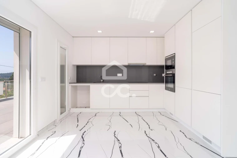 Moradia T4 para Venda em Antuzede e Vil de Matos Foto 2