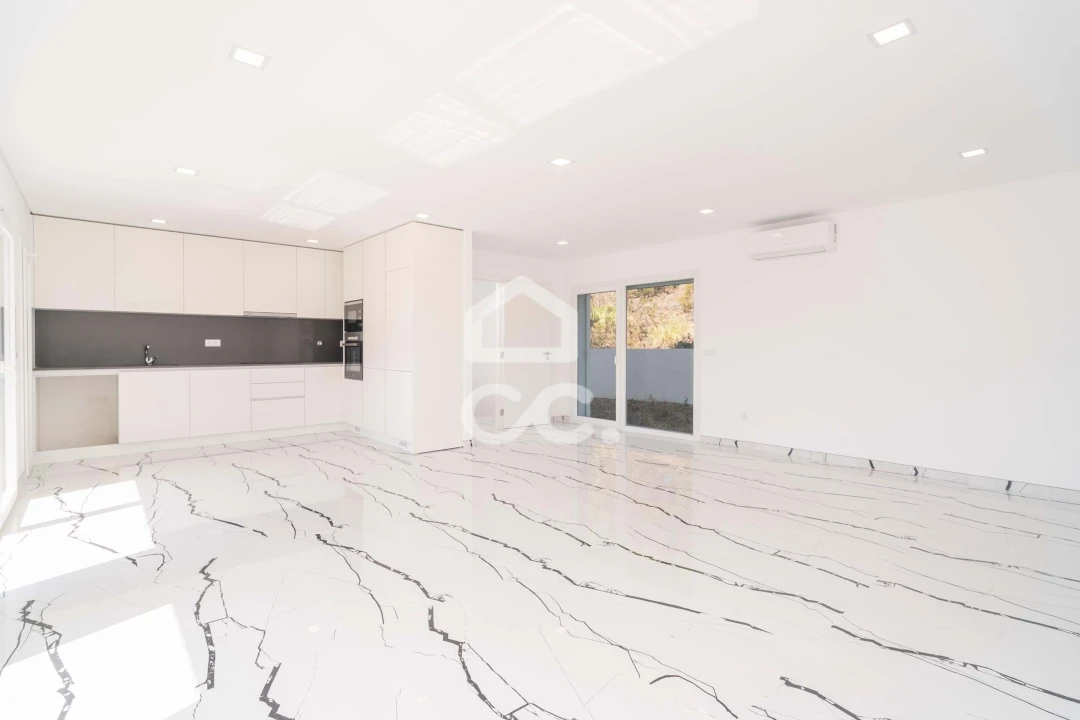 Moradia T4 para Venda em Antuzede e Vil de Matos Foto 1