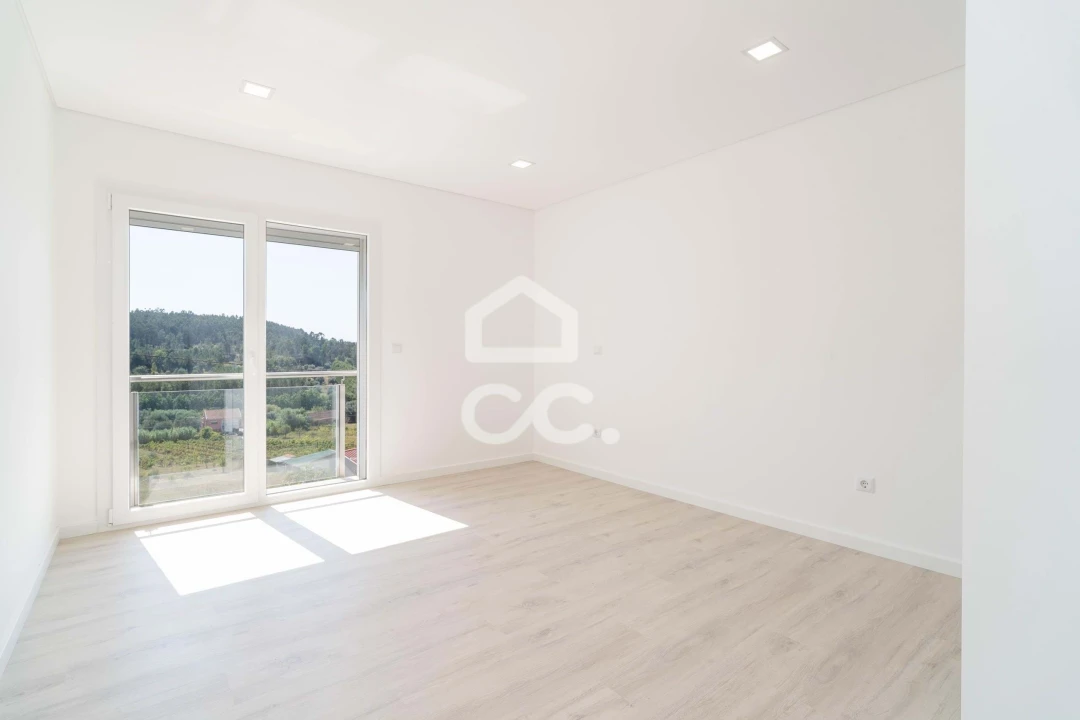 Moradia T4 para Venda em Antuzede e Vil de Matos Foto 5