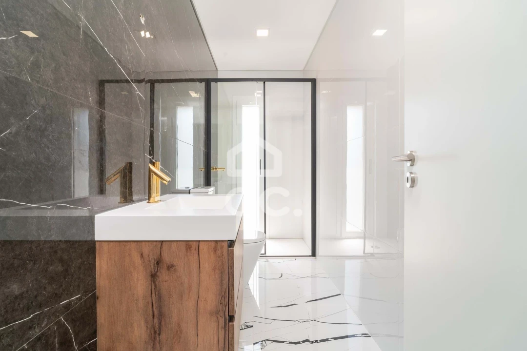 Moradia T4 para Venda em Antuzede e Vil de Matos Foto 7