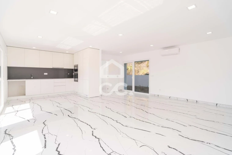 Moradia T4 para Venda em Antuzede e Vil de Matos Foto 3