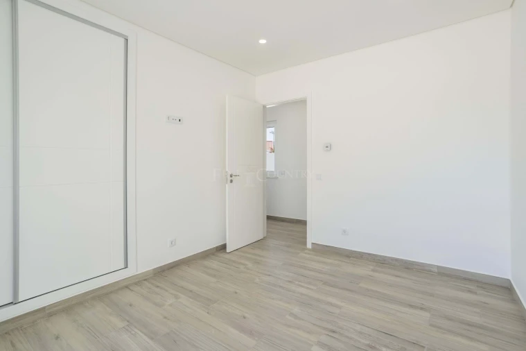 Moradia T4 para Venda em Altura Foto 28