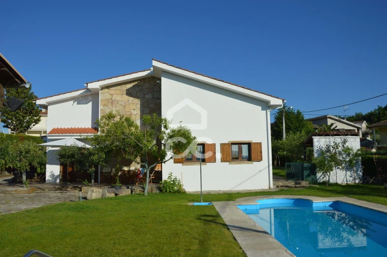 Moradia T4 para Venda em Vale de Anta Foto 3