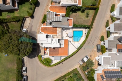 Moradia T4 para Venda em Quarteira