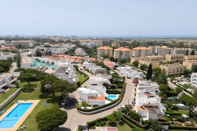 Moradia T4 para Venda em Quarteira