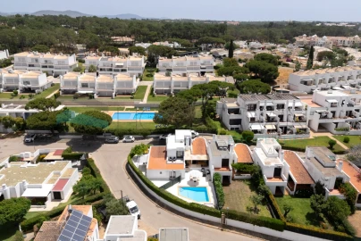 Moradia T4 para Venda em Quarteira