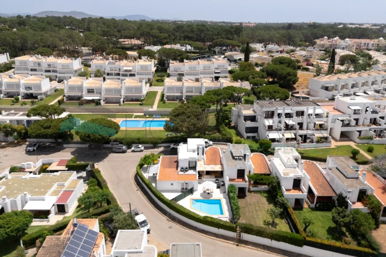 Moradia T4 para Venda em Quarteira Foto 44