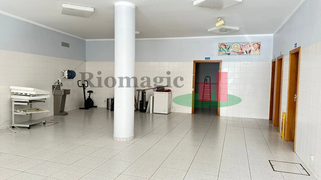 Loja para Arrendamento em Rio Maior Foto 7