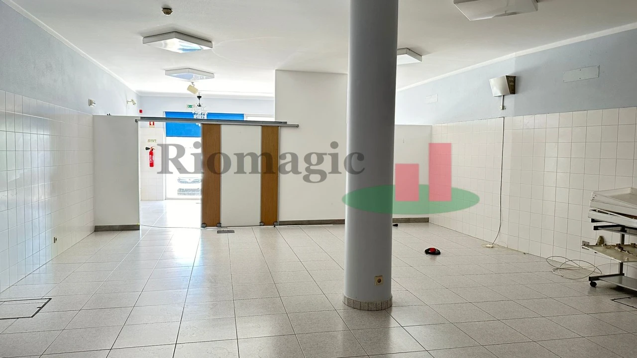 Loja para Arrendamento em Rio Maior Foto 15