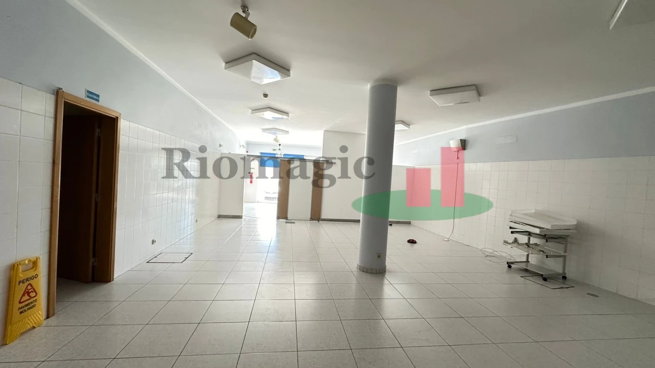 Loja para Arrendamento em Rio Maior Foto 16