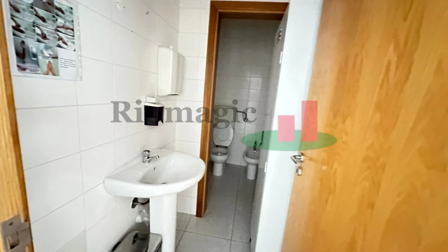 Loja para Arrendamento em Rio Maior Foto 12