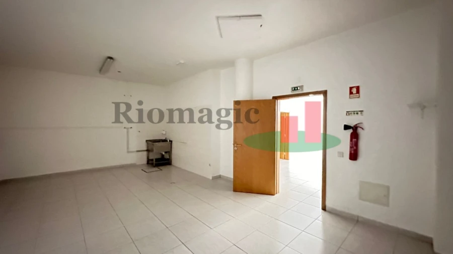 Loja para Arrendamento em Rio Maior Foto 20