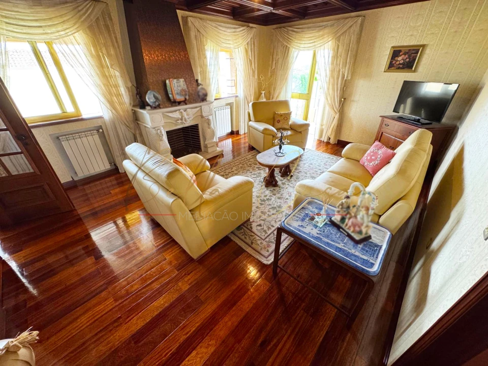 Moradia T4 para Venda em Branca Foto 26