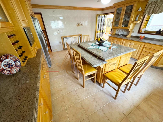 Moradia T4 para Venda em Branca Foto 16