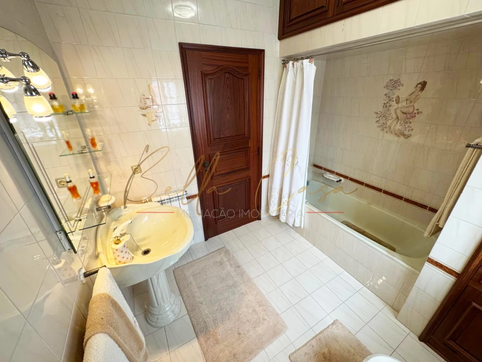 Moradia T4 para Venda em Branca Foto 36