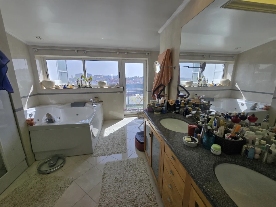 Apartamento T6 para Venda em Campolide Foto 22