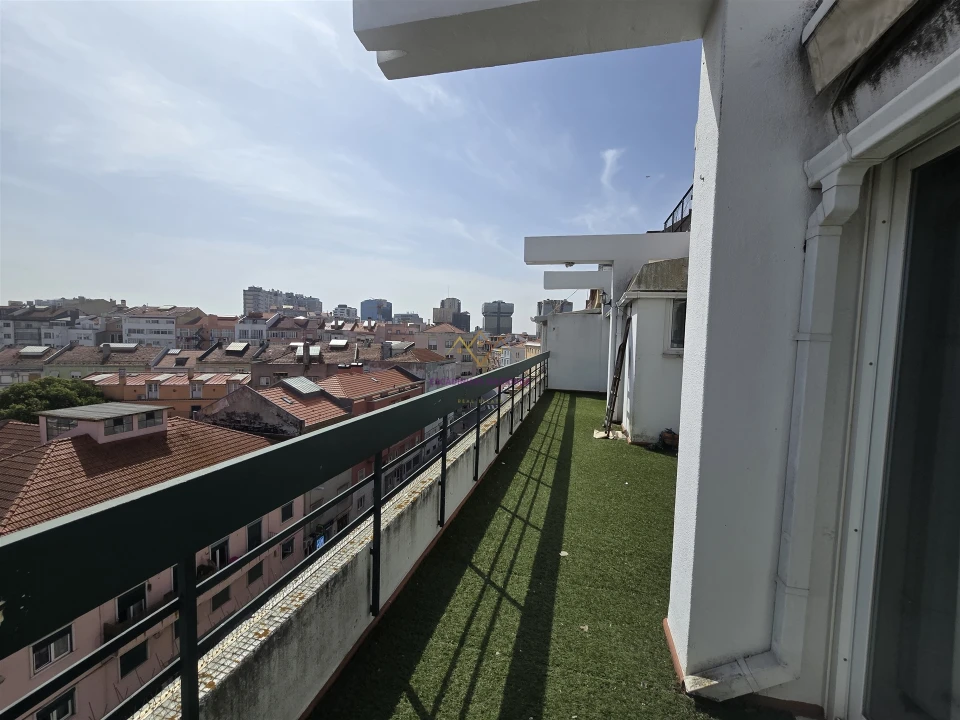 Apartamento T6 para Venda em Campolide Foto 6