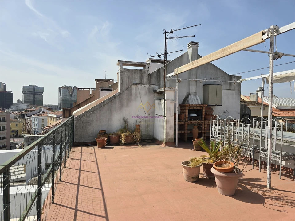 Apartamento T6 para Venda em Campolide Foto 8