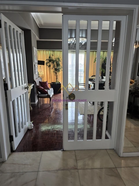 Apartamento T6 para Venda em Campolide