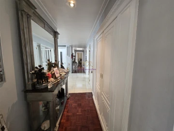 Apartamento T6 para Venda em Campolide