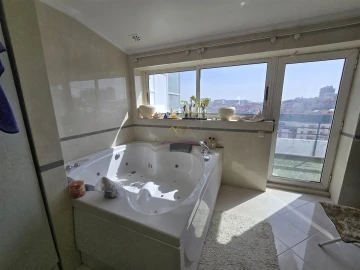 Apartamento T6 para Venda em Campolide