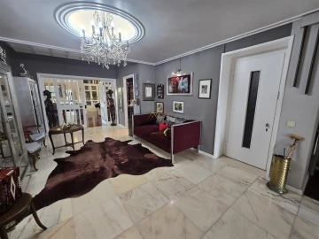 Apartamento T6 para Venda em Campolide
