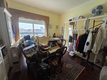 Apartamento T6 para Venda em Campolide