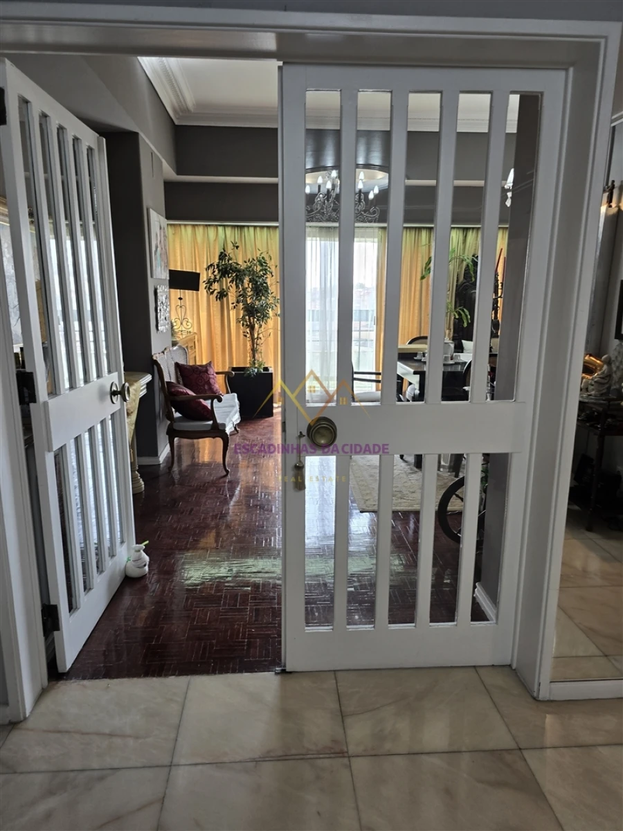 Apartamento T6 para Venda em Campolide Foto 13