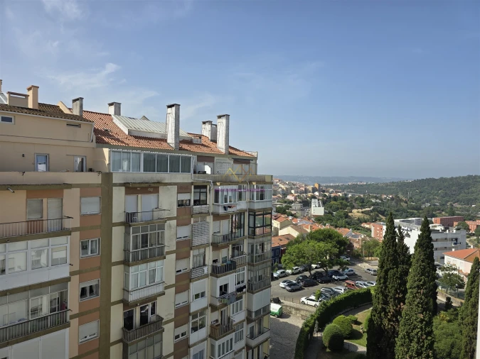 Apartamento T6 para Venda em Campolide Foto 36