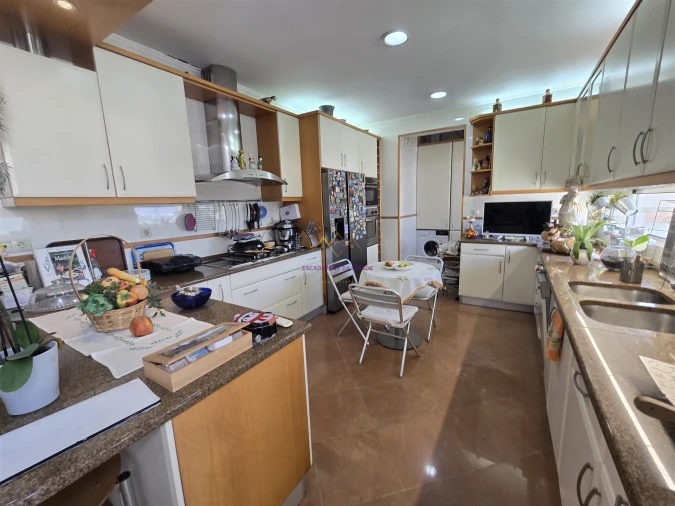 Apartamento T6 para Venda em Campolide Foto 32