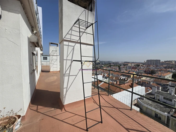 Apartamento T6 para Venda em Campolide Foto 50