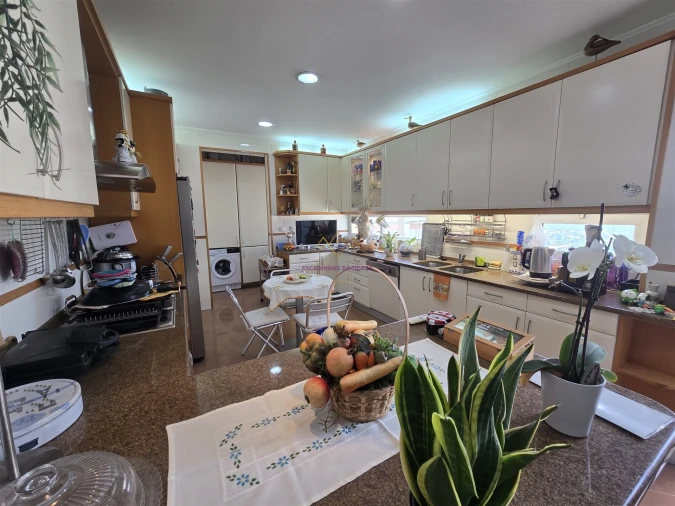 Apartamento T6 para Venda em Campolide Foto 31