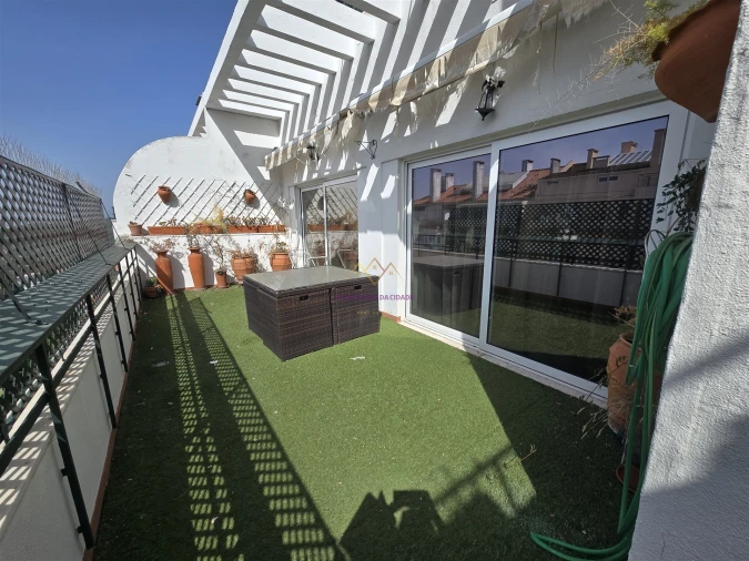 Apartamento T6 para Venda em Campolide Foto 3