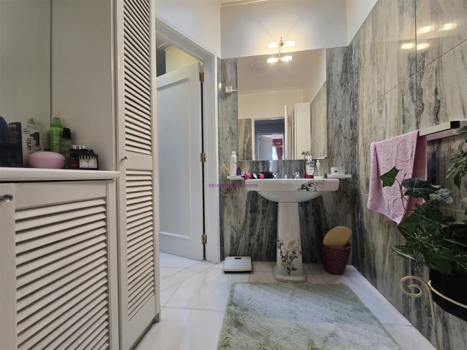 Apartamento T6 para Venda em Campolide Foto 28