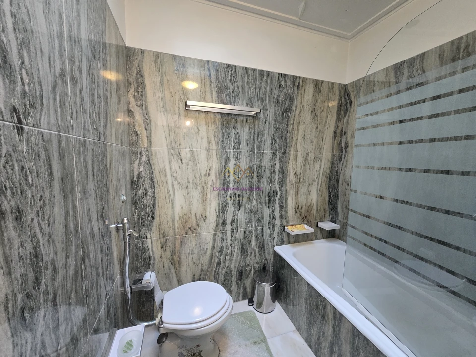 Apartamento T6 para Venda em Campolide Foto 27