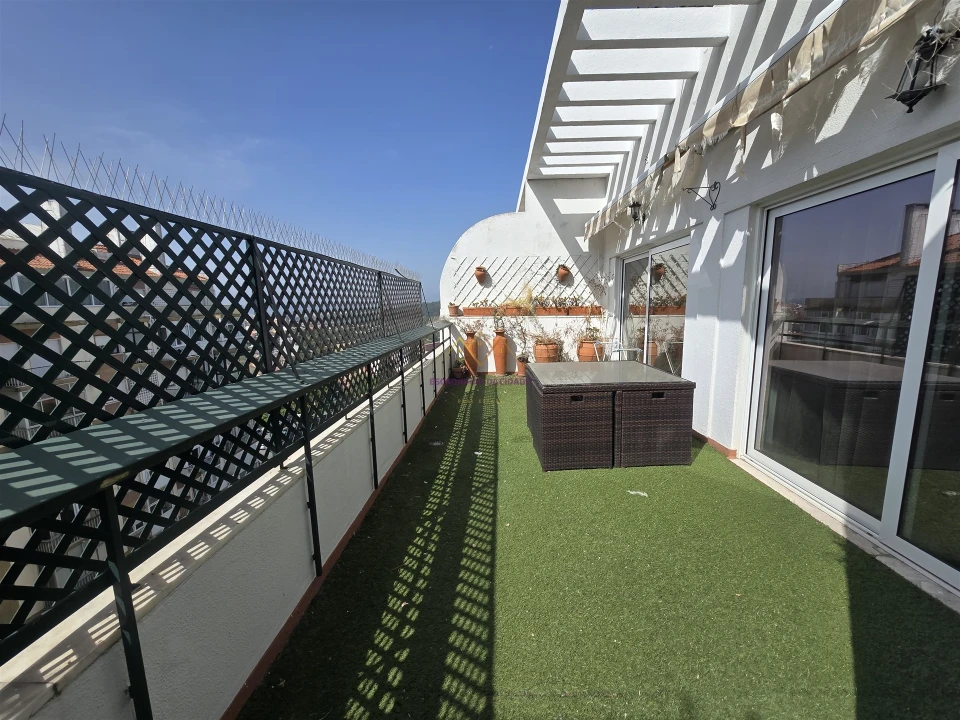 Apartamento T6 para Venda em Campolide Foto 2